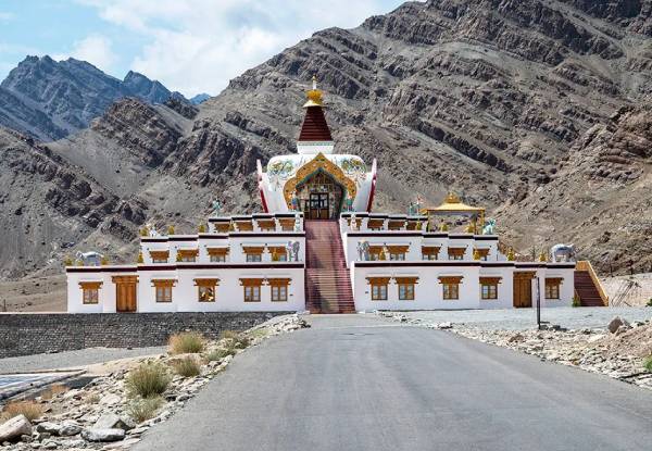 The monastery and the palace of Shey