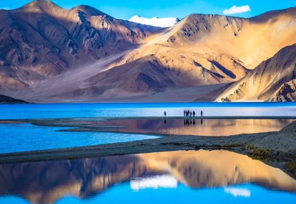 The lake of Pangong Tso