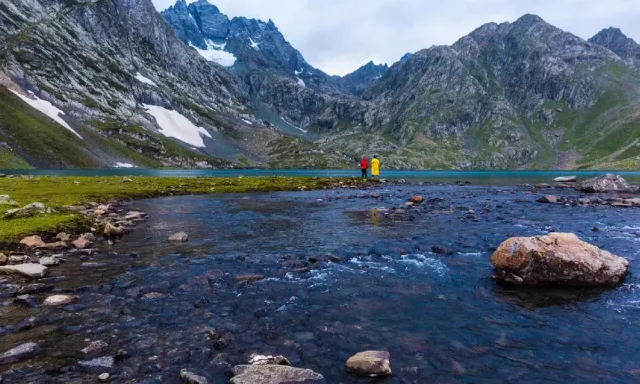 Kashmir Alpine Lakes Trek