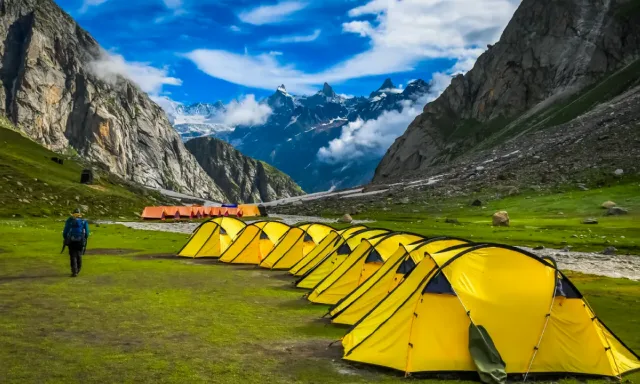 Hampta Pass Trekking Tours