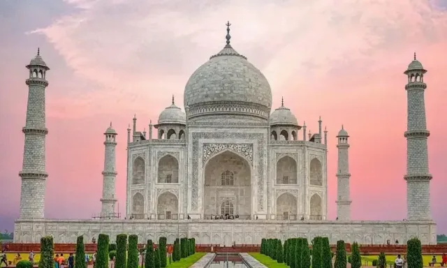 Golden Triangle tour with Gwalior