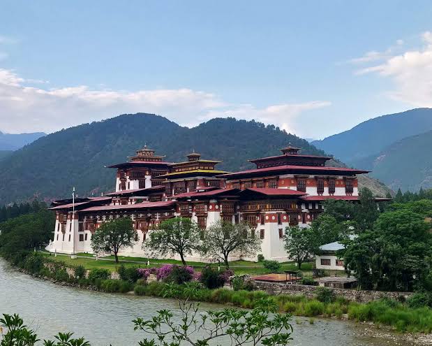 Paro Riverside & Monastery Tour